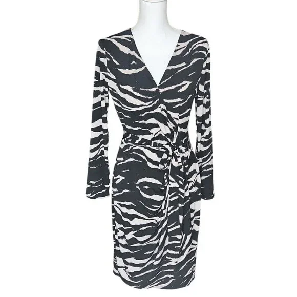 Lark and Ro True Womens Medium iWrap Dress Long Sleeve Animal Print New No Tags - Picture 2 of 3